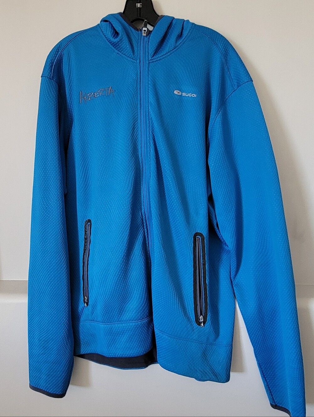 SUGOI Blue Full-Zip Hooded Performance Jacket. Team Alberta. XL.